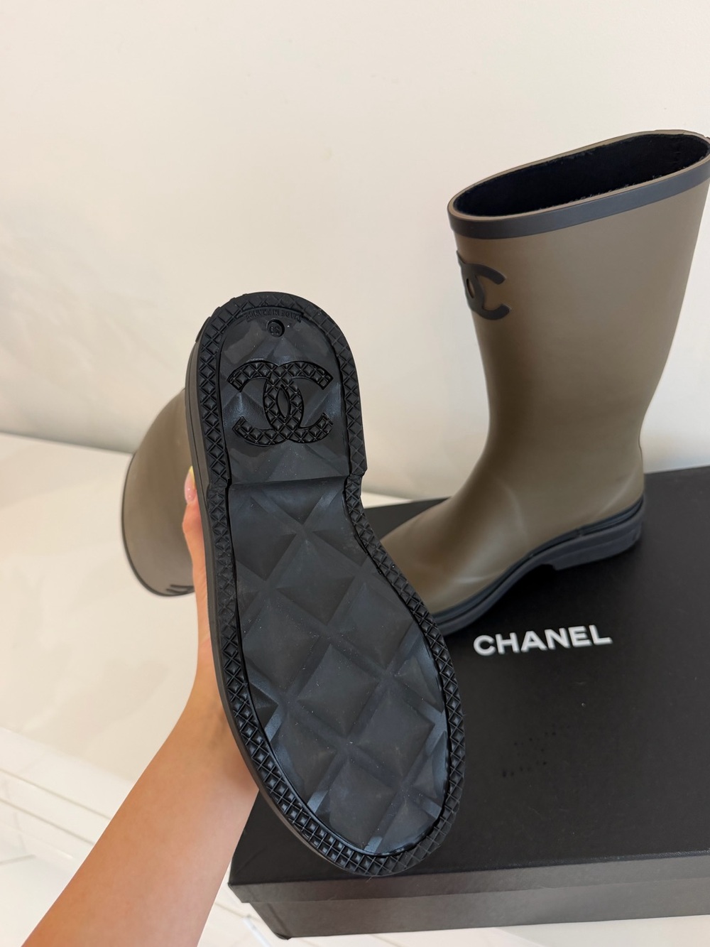 CHANEL Olive Green and Black CC Rainboots - Picture 5 of 6